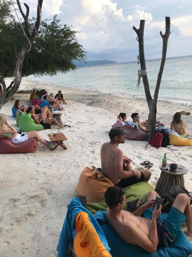 The Exile Sunset Bar & Bungalow Gili Trawangan Exterior photo